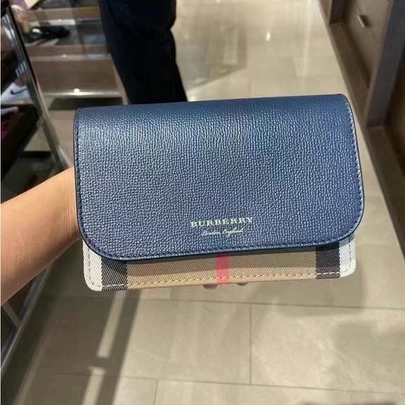 New Burberry Hampshire Check Crossbody Bag